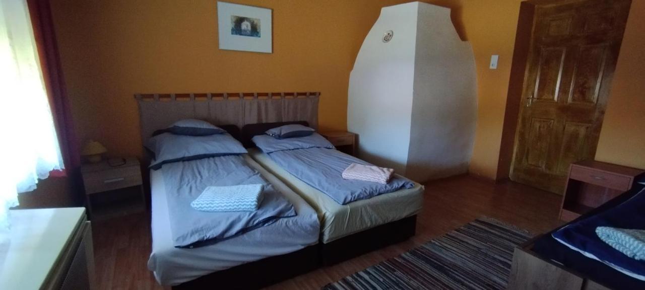 Kifog-Lak Vendégház Poroszló Exterior foto